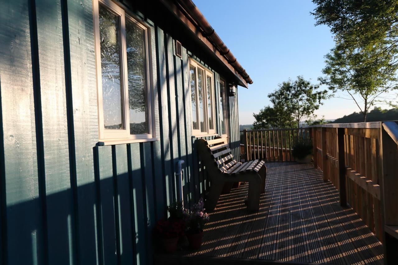 Upper Gelli Luxury Holiday Lodge, Converted Dairy & Cosy Shepherds Huts ويلشبول المظهر الخارجي الصورة